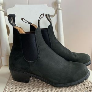 BLUNDSTONE HEELED BOOTS, BLACK NUBUCK